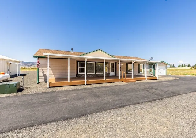 Photo 3 of Manufactured home for sale at 202 Airport Way, Davenport, WA 99122 | MLS# 202621241 | Listing updated on 2026-09-01