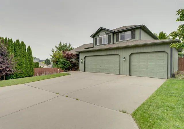 3rd image of 18105 E Crescent Dr, Spokane Valley, WA 99016 | MLS# 202621305