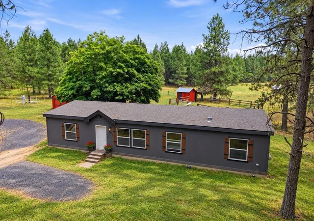 Photo 1 of Manufactured home for sale at 11914 E Laurel Rd, Elk, WA 99009 | MLS# 202621319 | Listing updated on 2026-09-24