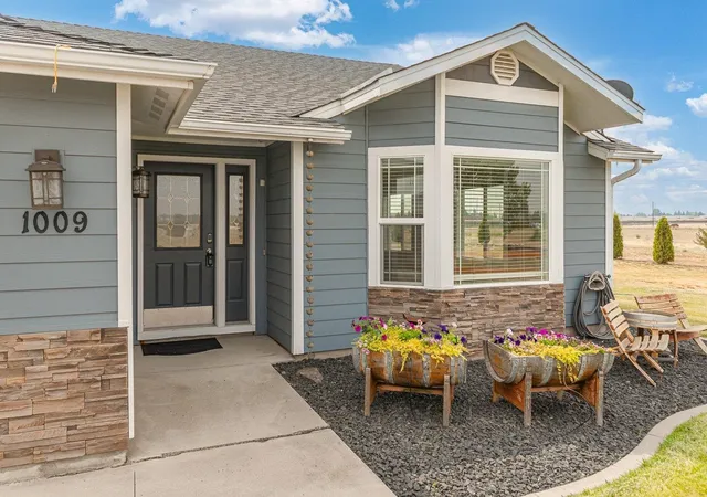 Photo 3 of Sale Pending at 1009 S Bartholomew St, Medical Lake, WA 99022 | MLS# 202621341 | Listing updated on 2026-08-29