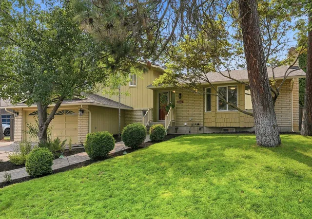 Photo 3 of Single family home for sale at 8517 N Greenwood St, Spokane, WA 99208 | MLS# 202621349 | Listing updated on 2026-09-12