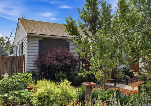 Photo 2 of Sale Pending at 4918 N Lincoln St, Spokane, WA 99205 | MLS# 202621373 | Listing updated on 2026-09-15