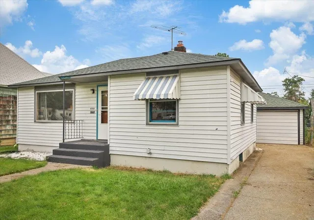 Photo 3 of Single family home for sale at 4908 N Lee St, Spokane, WA 99207 | MLS# 202621415 | Listing updated on 2026-09-30