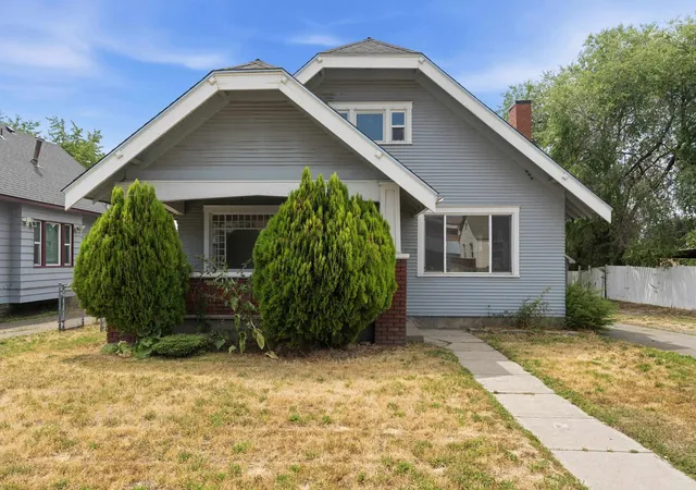 Photo 1 of Sale Pending at 816 E Gordon Ave, Spokane, WA 99207 | MLS# 202621417 | Listing updated on 2026-10-10