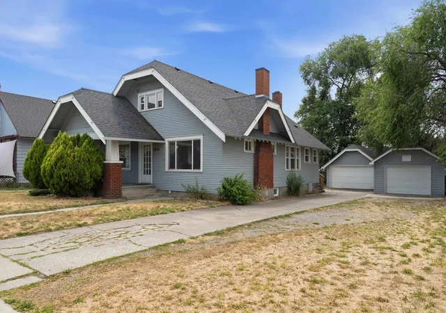 Photo 2 of Sale Pending at 816 E Gordon Ave, Spokane, WA 99207 | MLS# 202621417 | Listing updated on 2026-10-10