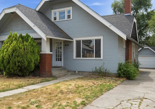 Photo 3 of Sale Pending at 816 E Gordon Ave, Spokane, WA 99207 | MLS# 202621417 | Listing updated on 2026-10-10