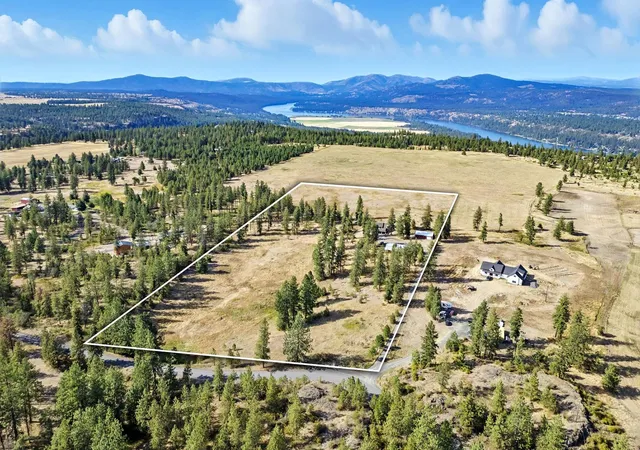 Photo 3 of Single family home for sale at 14510 W Pine Blf Rd, Nine Mile Falls, WA 99026 | MLS# 202621436 | Listing updated on 2026-09-16