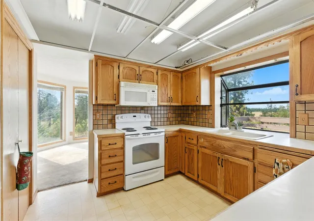 Photo 4 of Single family home for sale at 14510 W Pine Blf Rd, Nine Mile Falls, WA 99026 | MLS# 202621436 | Listing updated on 2026-09-16