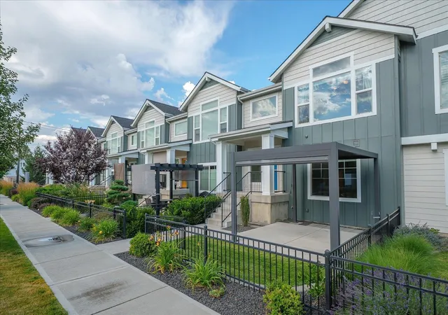 Photo 2 of Townhouse for sale at 2422 W Summit Pkwy, Spokane, WA 99201 | MLS# 202621449 | Listing updated on 2026-07-30
