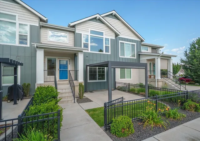 Photo 3 of Sale Pending at 2422 W Summit Pkwy, Spokane, WA 99201 | MLS# 202621449 | Listing updated on 2026-09-30