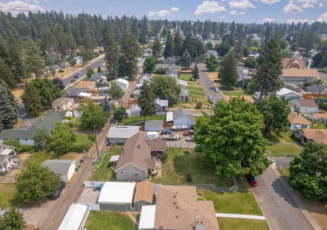 Photo 3 of Sale Pending at 3614 W Hoffman Ave, Spokane, WA 99205 | MLS# 202621451 | Listing updated on 2026-10-07