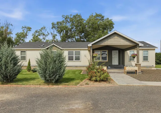 1st image of 505 Ne Adams St, Creston, WA 99117 | MLS# 202621551