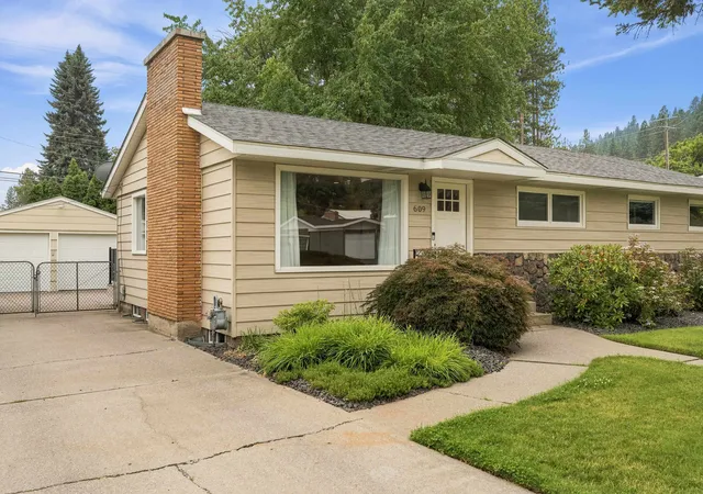 Photo 2 of Sale Pending at 609 W Barnes Rd, Spokane, WA 99218 | MLS# 202621600 | Listing updated on 2026-08-30