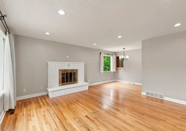 Photo 3 of Sale Pending at 609 W Barnes Rd, Spokane, WA 99218 | MLS# 202621600 | Listing updated on 2026-08-30