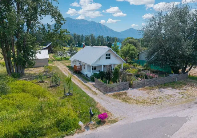 1st image of 910 N 3rd St, Chewelah, WA 99109 | MLS# 202621639