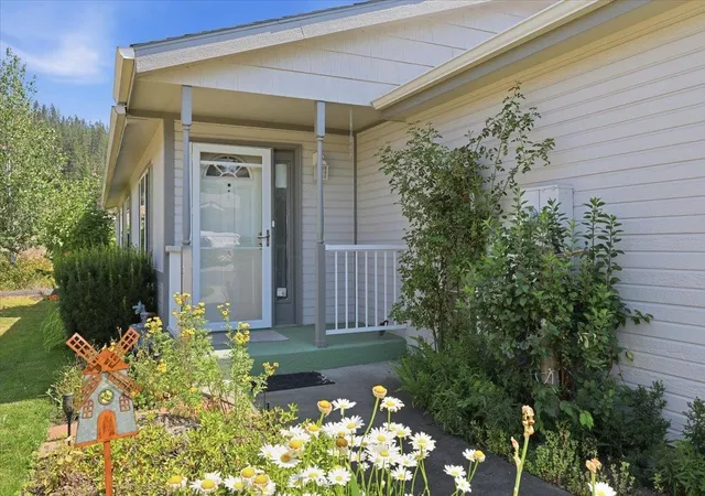 Photo 2 of Manufactured home for sale at 4302 S Sunny Crk Cir, Spokane, WA 99224 | MLS# 202621641 | Listing updated on 2026-09-07