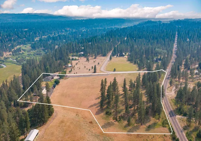 3rd image of 29414 N Selkirk View Dr, Chattaroy, WA 99003 | MLS# 202621671