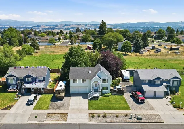 Photo 3 of Sale Pending at 8808 N Maple St, Spokane, WA 99208 | MLS# 202621672 | Listing updated on 2026-08-24