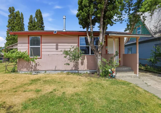 1st image of 2422 W Sinto Ave, Spokane, WA 99201 | MLS# 202621702