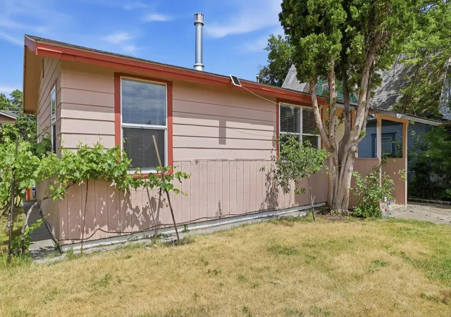 2nd image of 2422 W Sinto Ave, Spokane, WA 99201 | MLS# 202621702