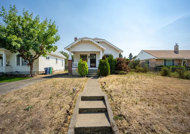 2nd image of 1717 N Cleveland Ave, Spokane, WA 99205 | MLS# 202621733