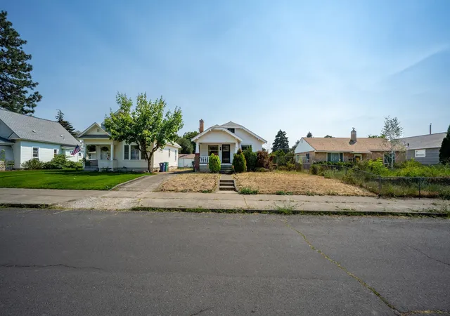 3rd image of 1717 N Cleveland Ave, Spokane, WA 99205 | MLS# 202621733