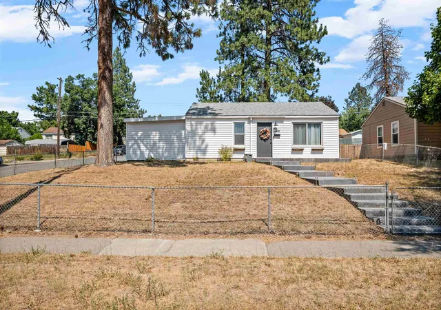 Photo 3 of Single family home for sale at 5924 N Driscoll Blvd, Spokane, WA 99205 | MLS# 202621740 | Listing updated on 2026-10-08