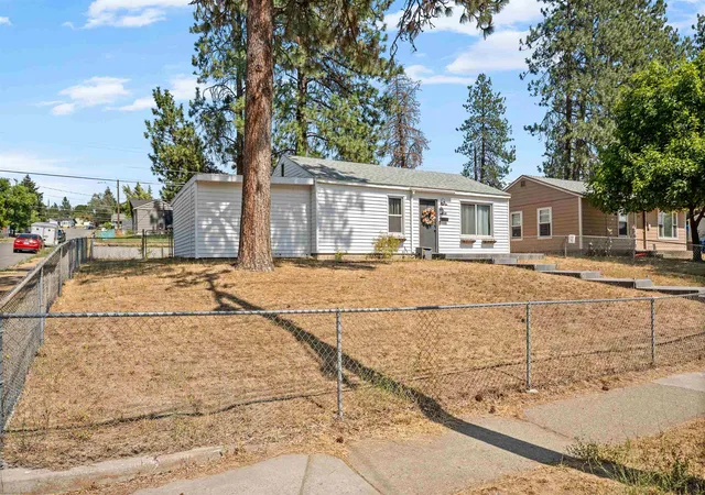 Photo 3 of Single family home for sale at 5924 N Driscoll Blvd, Spokane, WA 99205 | MLS# 202621740 | Listing updated on 2026-10-08
