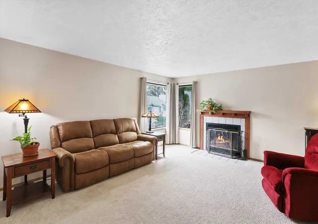 4th image of 938 E Calkins Dr, Spokane, WA 99208 | MLS# 202621755