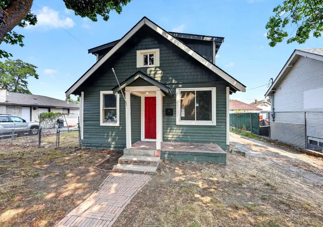 1st image of 829 Crown Ave, Spokane, WA 99207 | MLS# 202621758