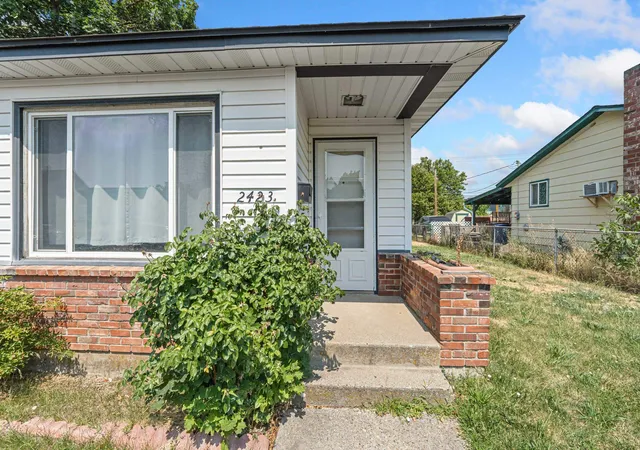 3rd image of 2423 E Empire Ave, Spokane, WA 99207 | MLS# 202621762