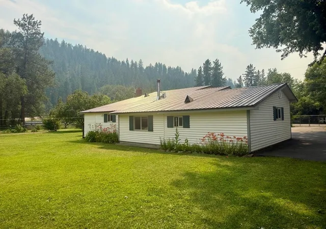 Photo 3 of Single family home for sale at 11 Wall St, Danville, WA 99121 | MLS# 202621763 | Listing updated on 2026-08-05