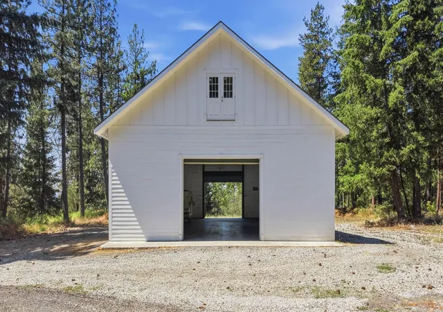 Photo 3 of Mansion for sale at 12710 E Kronquist Rd, Mead, WA 99021 | MLS# 202621777 | Listing updated on 2026-10-12