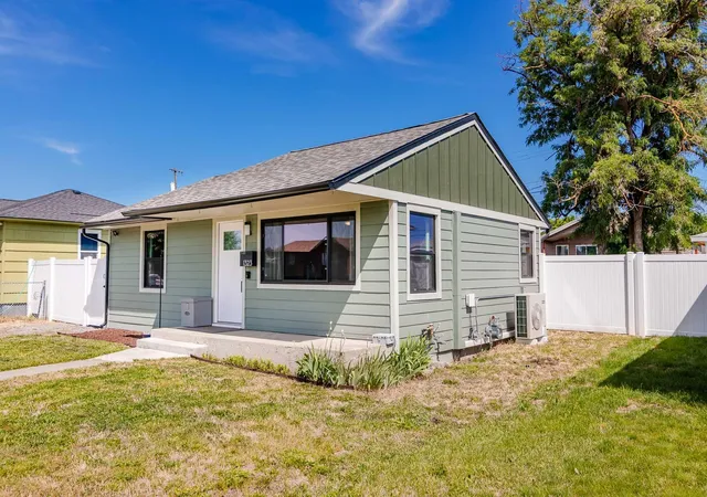 1st image of 1323 E Longfellow Ave, Spokane, WA 99207 | MLS# 202621793