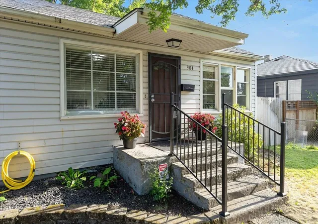 Photo 3 of Single family home for sale at 904 E Joseph Ave, Spokane, WA 99208 | MLS# 202621803 | Listing updated on 2026-09-17