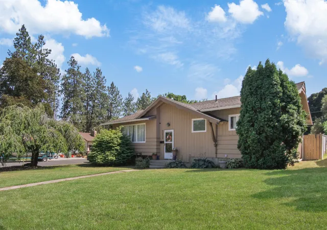 Photo 3 of Single family home for sale at 1212 S Ferrall Ct, Spokane, WA 99202 | MLS# 202621805 | Listing updated on 2026-09-01