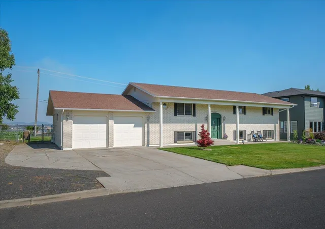 Photo 1 of Single family home for sale at 8116 N Panorama Dr, Spokane, WA 99208 | MLS# 202621817 | Listing updated on 2026-08-29