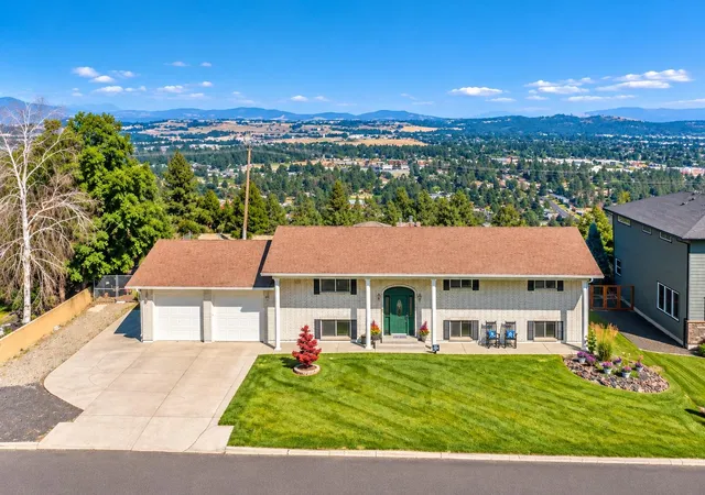 Photo 2 of Single family home for sale at 8116 N Panorama Dr, Spokane, WA 99208 | MLS# 202621817 | Listing updated on 2026-10-26
