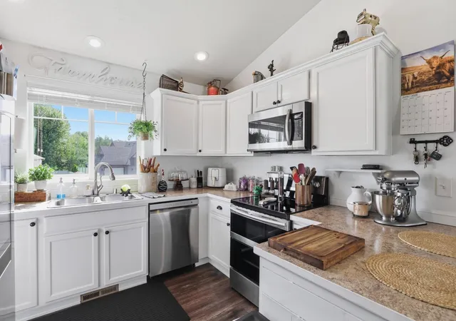 Photo 3 of Single family home for sale at 1027 S Virgil Ct, Greenacres, WA 99016 | MLS# 202621846 | Listing updated on 2026-09-03