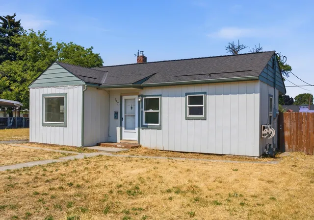 Photo 3 of Single family home for sale at 717 E Wabash Ave, Spokane, WA 99207 | MLS# 202621857 | Listing updated on 2026-09-23