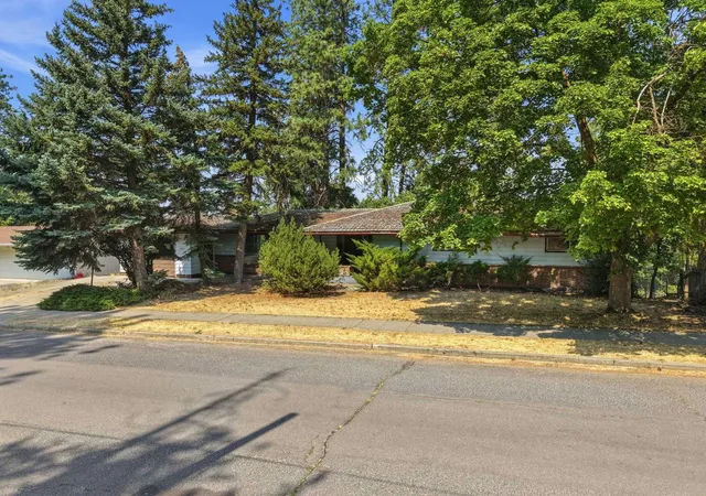 Photo 2 of Sale Pending at 4015 E 17th Avenue, Spokane, WA 99223 | MLS# 202621859 | Listing updated on 2026-09-30