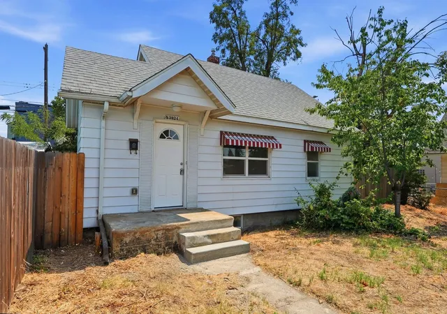 Photo 2 of Single family home for sale at 3924 N Madison St, Spokane, WA 99205 | MLS# 202621874 | Listing updated on 2026-09-14