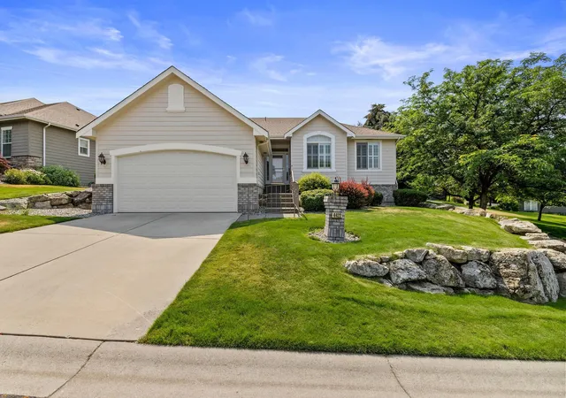 Photo 3 of Single family home for sale at 4422 E N Glenngrae Ln, Spokane, WA 99223 | MLS# 202621882 | Listing updated on 2026-10-21