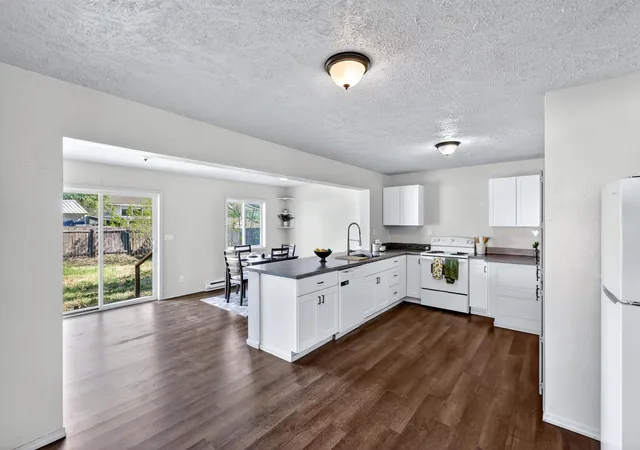 3rd image of 1203 E Broad Ave, Spokane, WA 99207 | MLS# 202621897