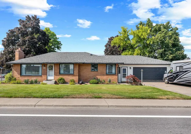 1st image of 11207 E Broadway Ave, Spokane Valley, WA 99206 | MLS# 202621917