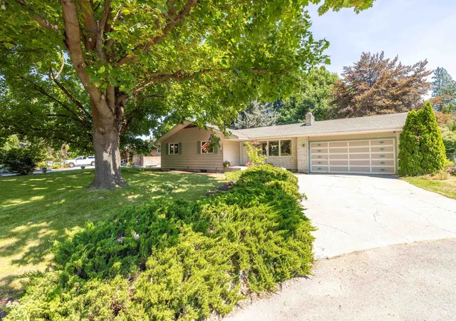 Photo 1 of Sale Pending at 7804 N Madison Ct, Spokane, WA 99208 | MLS# 202621929 | Listing updated on 2026-10-01