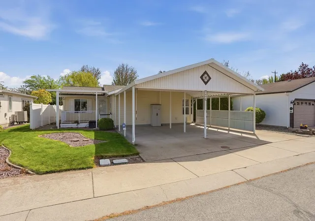 1st image of 1604 N Hodges Ln, Spokane Valley, WA 99016 | MLS# 202621959