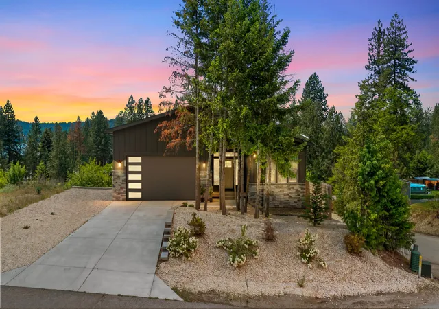 1st image of 39980 Lake Summit Dr, Loon Lake, WA 99148 | MLS# 202621982