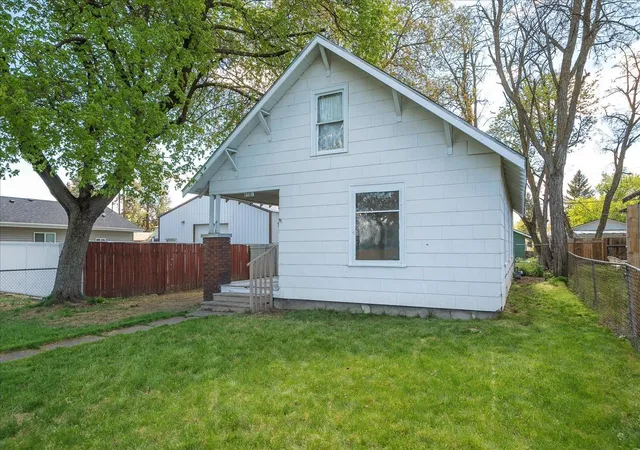 1st image of 416 E Everett Ave, Spokane, WA 99207 | MLS# 202622027