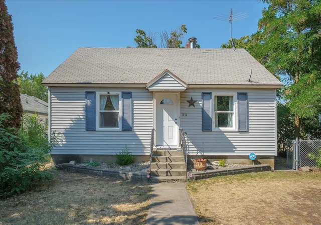 2nd image of 1911 E Sharp Ave, Spokane, WA 99202 | MLS# 202622049